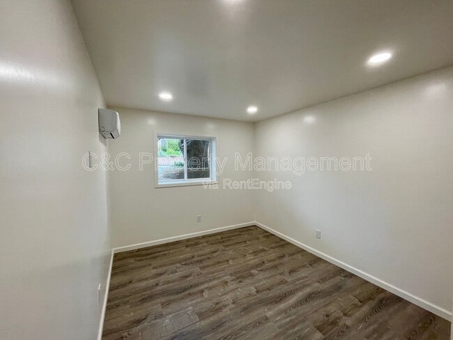 Building Photo - 599 Irving Ave
