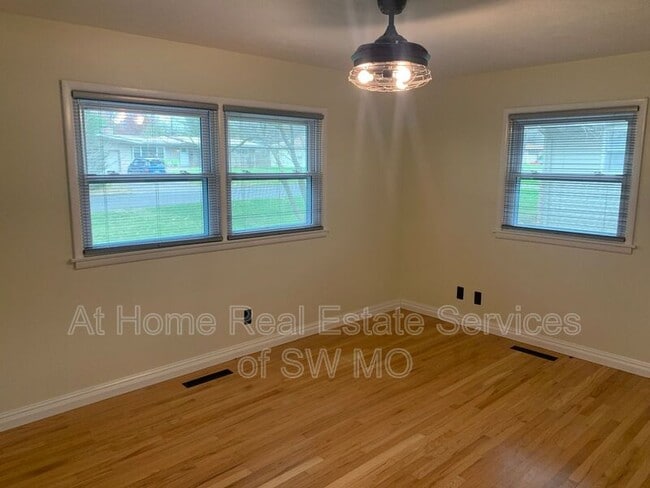 Building Photo - 2322 E Langston St