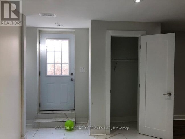 Building Photo - 498 Wettlaufer Terrace