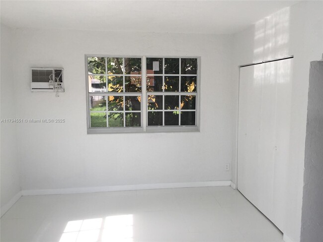 Foto del edificio - 6970 NW 2nd Ave