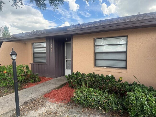 Building Photo - 2128 Bahamas Ct