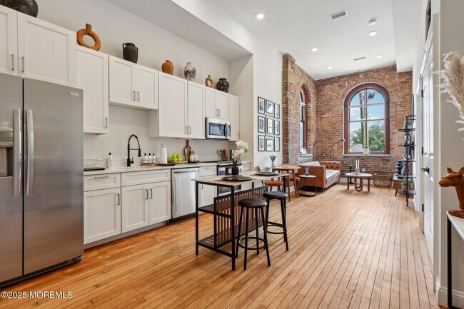 Building Photo - 179 Chelsea Ave