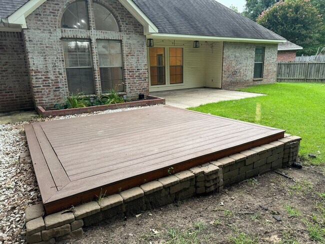 Foto del edificio - 472 Grand Oaks Dr