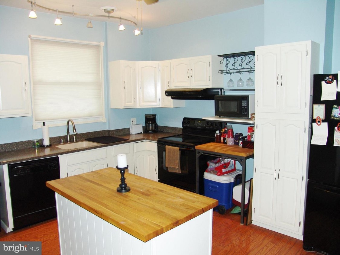Foto principal - 3720 Foster Ave