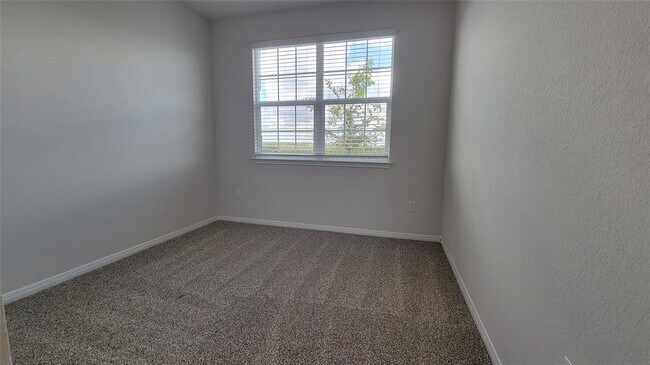 Building Photo - 129 Sweetwater Dr