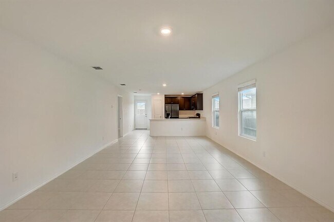 Building Photo - 7509 Larson Ln