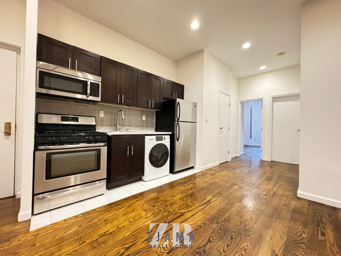 Primary Photo - 196 Sackett St