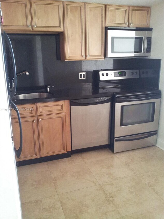 Foto principal - 13499 Biscayne Blvd