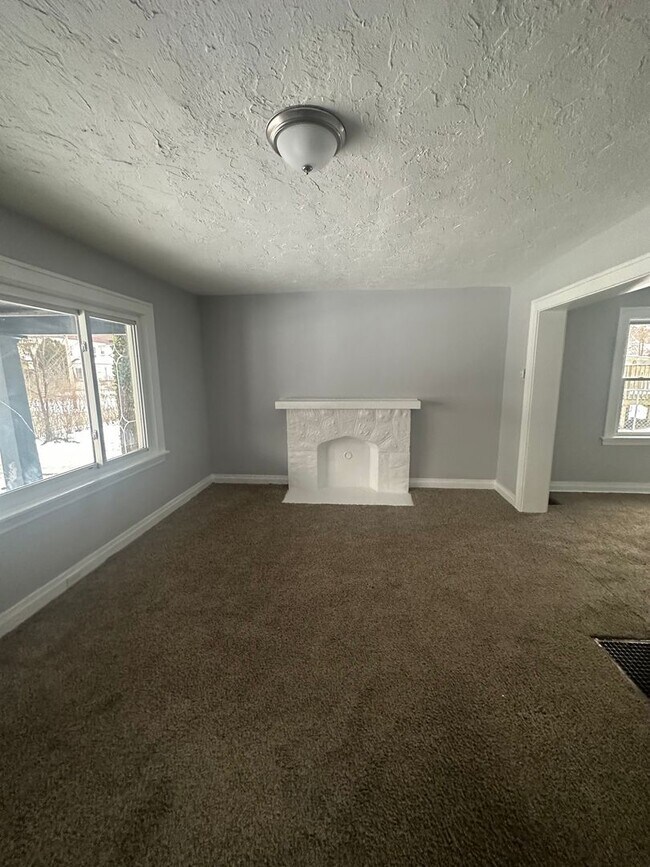 Foto del edificio - Garfield Heights 3 Bedroom Single Home