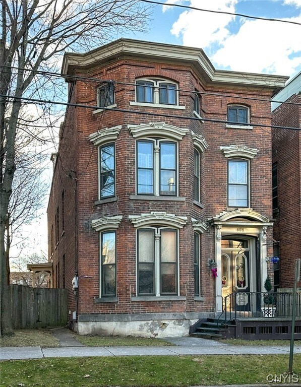 Primary Photo - 505 Henry St