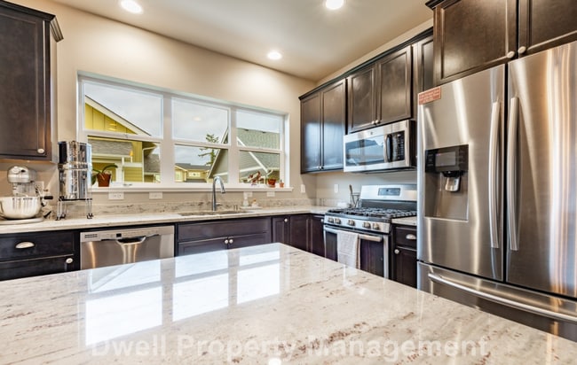 Building Photo - Charming 3 Bed, 3.5 Bath Home with Granite Counters & 2-Car Garage in Lynden