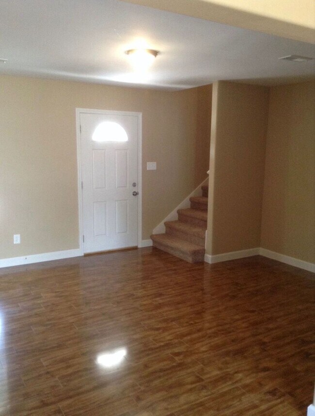 Foto del edificio - 2 Bedroom 2.5 Bath townhome in Lenoir City...