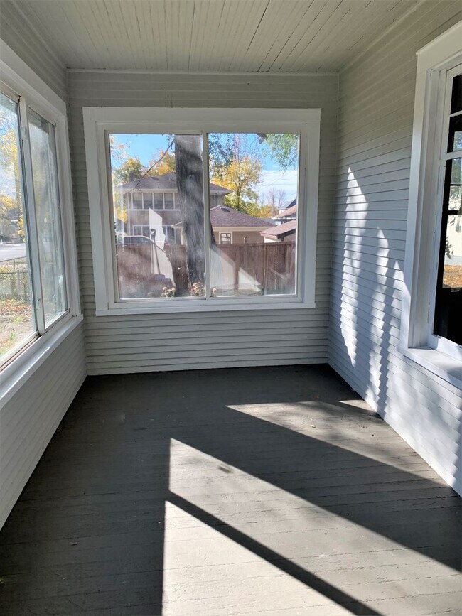 Foto del edificio - 845-847 2nd Ave NW