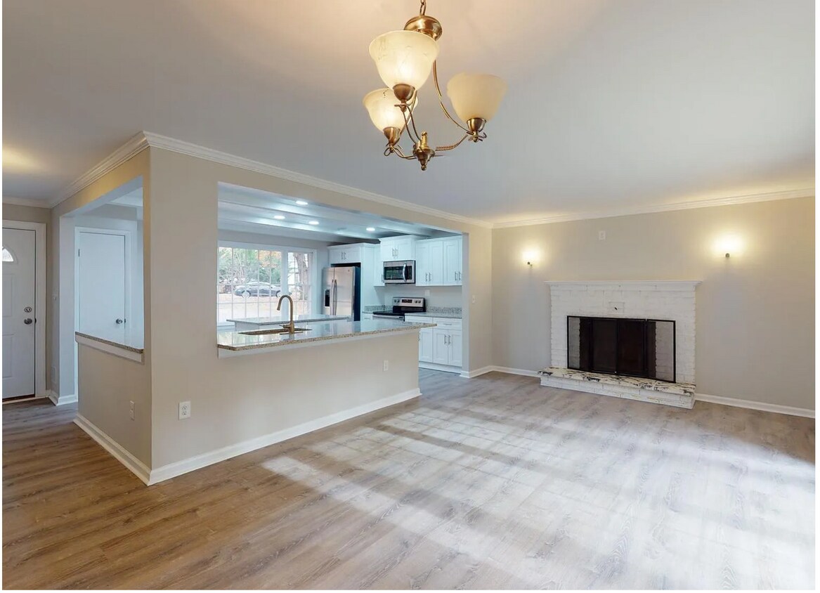 Building Photo - 8512 Rose Marie Dr