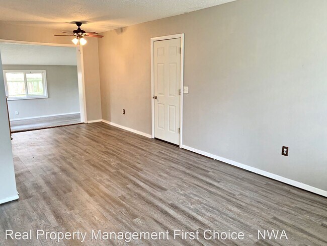 Building Photo - 3 br, 2 bath House - 309 SE B Street