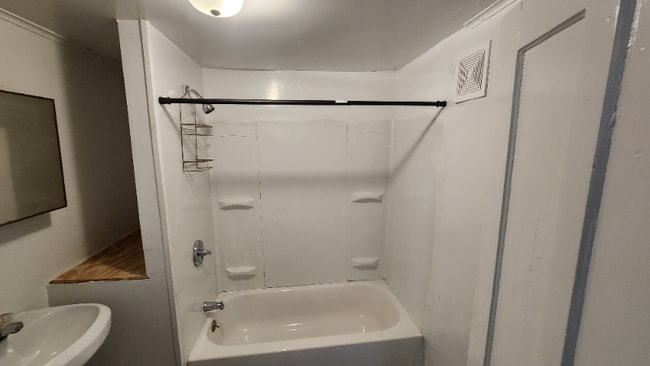 Building Photo - 52 Clinton St