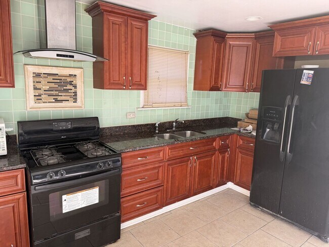 Foto del edificio - 14941 Evans Ave