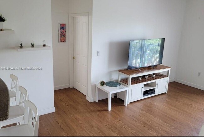 Foto del edificio - 2280 SW 32nd Ave