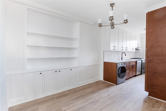 Foto del edificio - 3725 Henry Hudson Pkwy W