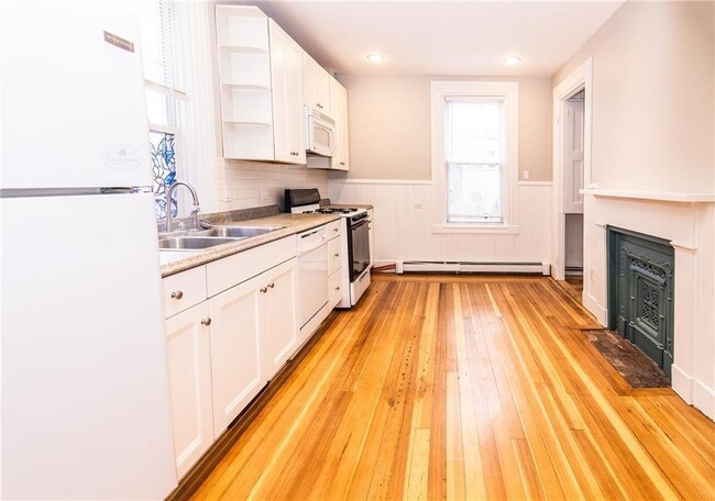 Building Photo - 218 1/2-193 Power St