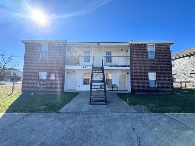 Building Photo - 3400 Cantabrian Dr