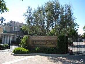 Building Photo - 9738 Foxglove Dr