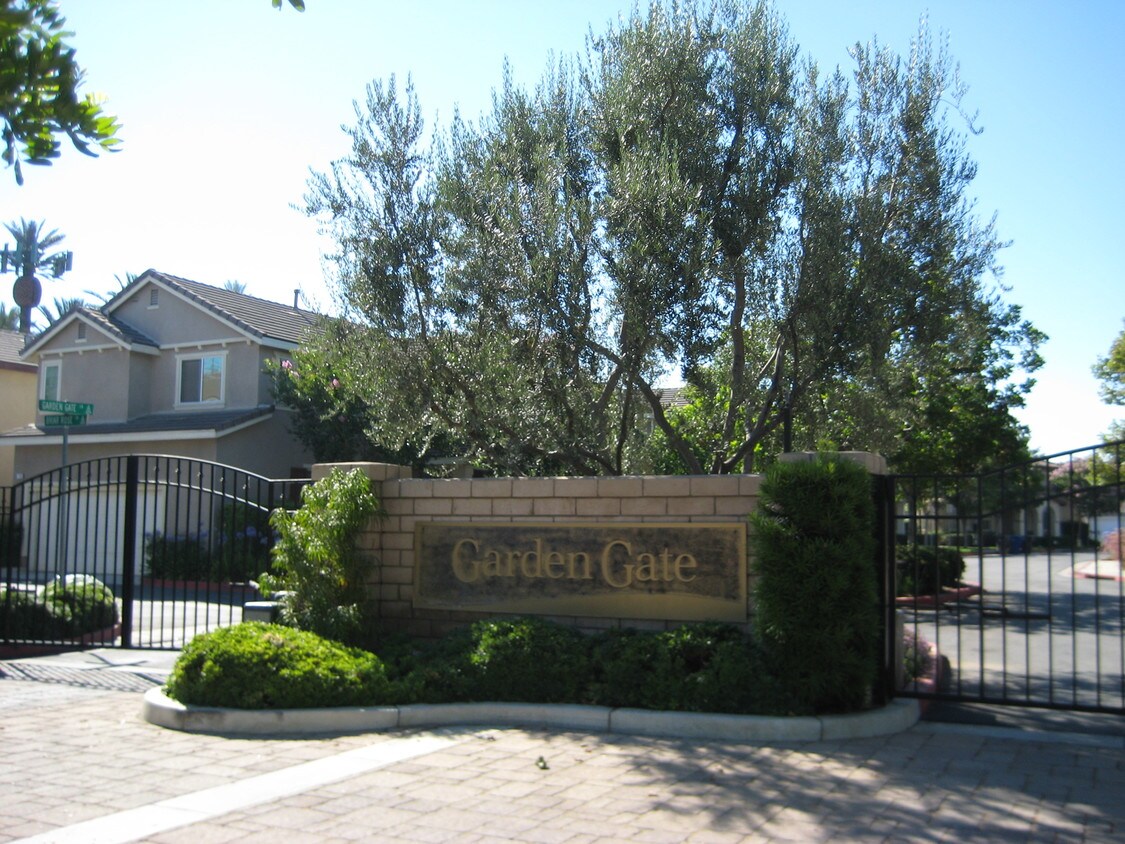 Foto principal - 9738 Foxglove Dr