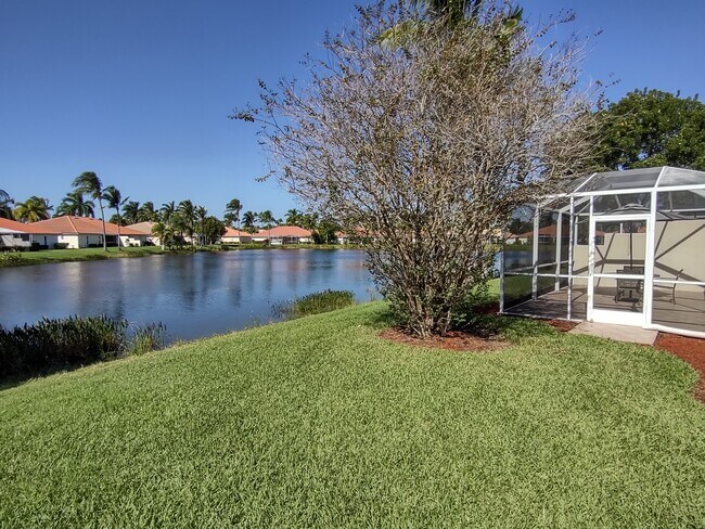 Screen room with lake view - 13819 Lily Pad Cir