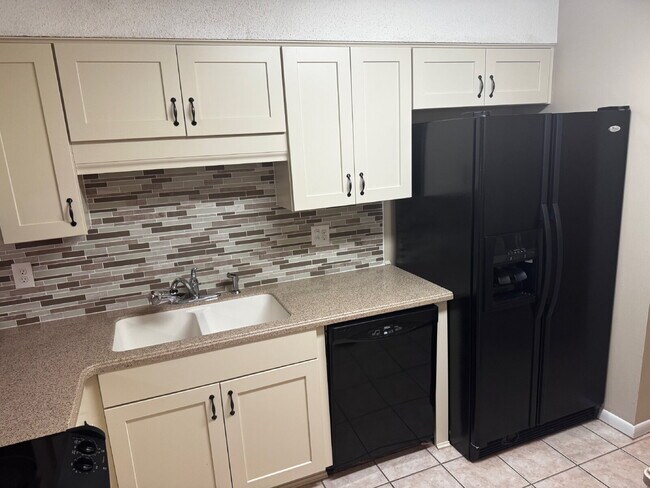 Foto del edificio - $200.00 Off First Months Rent!