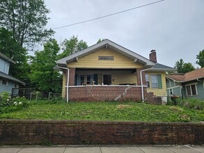 Building Photo - 318 E Smith Ave