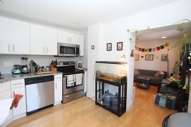 Foto del edificio - Spacious newly renovated 1 bedroom one bat...