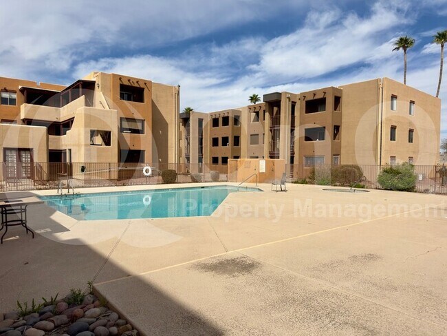 Building Photo - 1810 E Blacklidge Dr