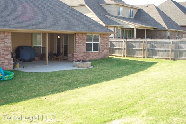 Building Photo - 13404 S 20th Ct