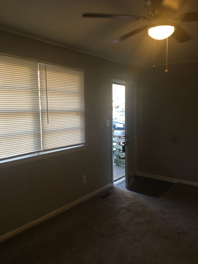 Building Photo - COMING SOON! 3 BEDROOM HOUSE!  DEPOSIT-FRE...