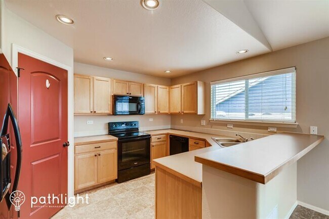 Building Photo - 261 W Cottonwood St