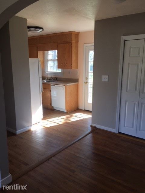 Building Photo - 3 br, 1 bath House - 7 Lake Shore Loop