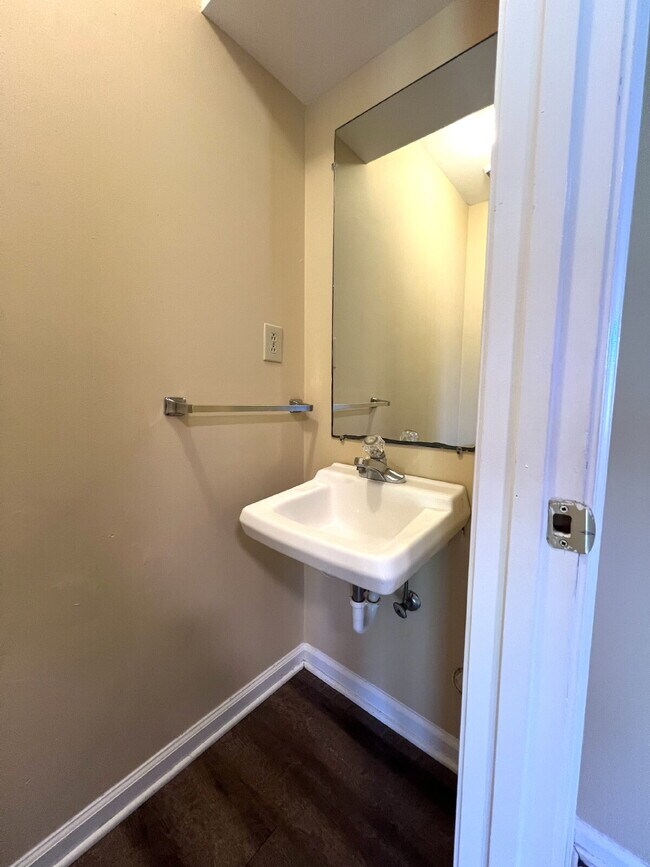 Foto del edificio - 351 PEABODY DRIVE UNIT 5 (3 BEDROOM UNIT)