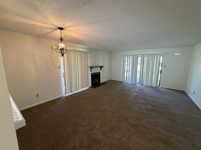 Foto del edificio - 101 Pine Forest Dr