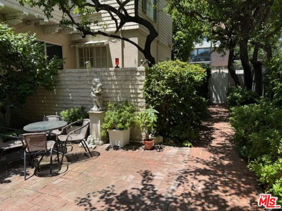 Primary Photo - 222 S Spalding Dr