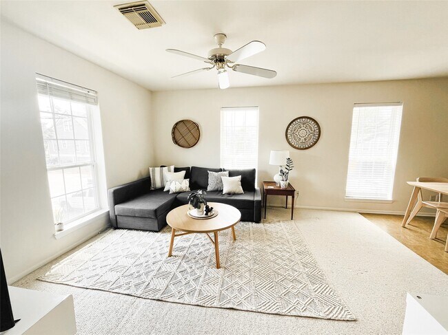 Foto del edificio - 3127 Bernardo De Galvez Ave