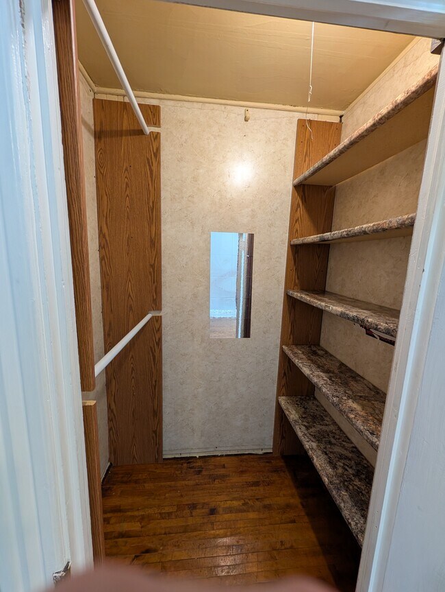 Foto del edificio - 2 bedroom 1 bath unit. Near downtown St Paul. On the busline