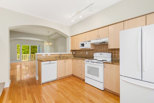 Building Photo - Beautiful 2 Bedroom Townhouse in Taluswood...