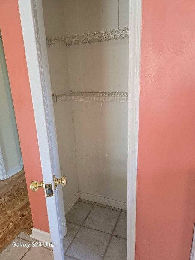 Building Photo - Very Nice 2BD/1BA