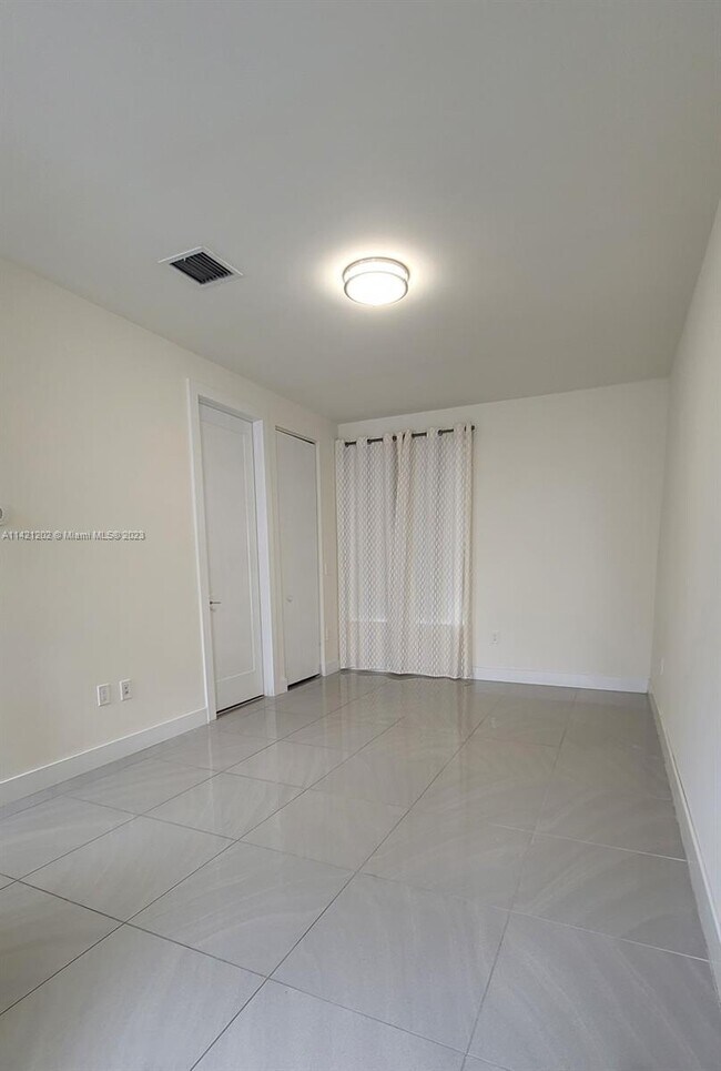 Foto del edificio - 6331 NW 105th Ct