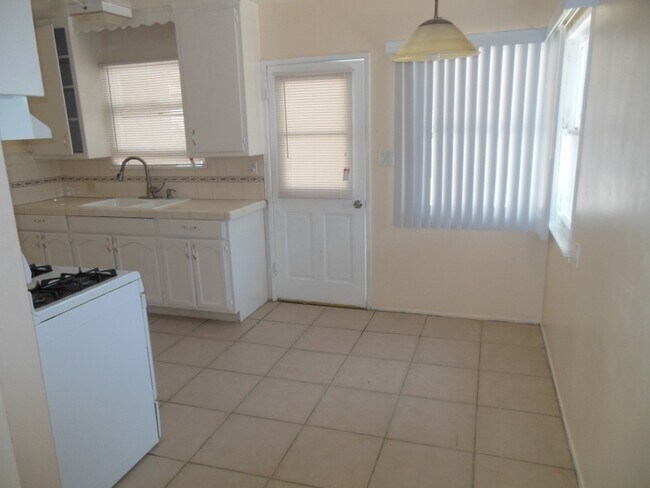 Foto del edificio - 15627 Clark Ave