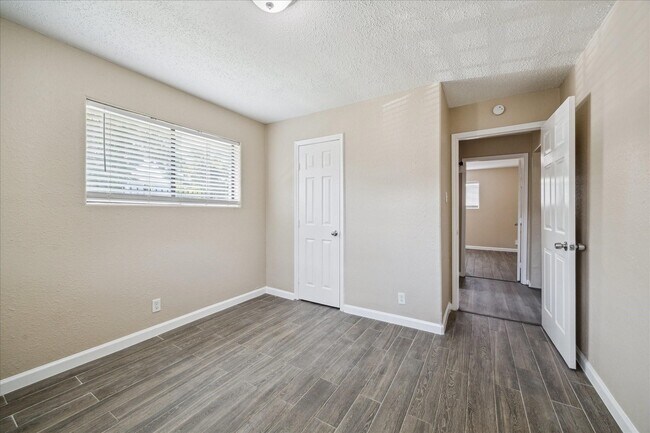 Foto del edificio - 5107 Clover St