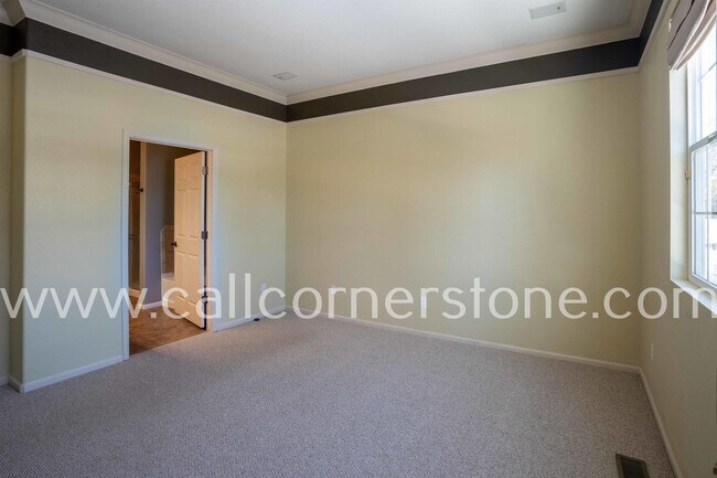 Building Photo - 5541 Cross Creek Dr