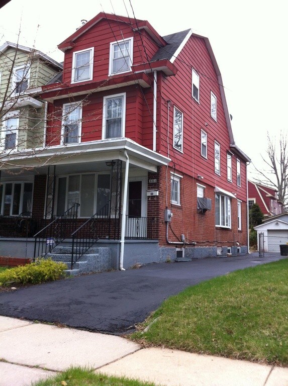 Primary Photo - 231 Columbia Ave