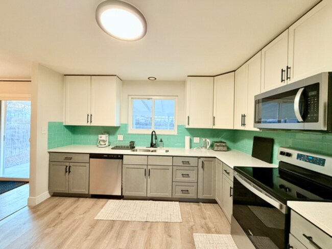 Building Photo - 9989 Dodge Dr