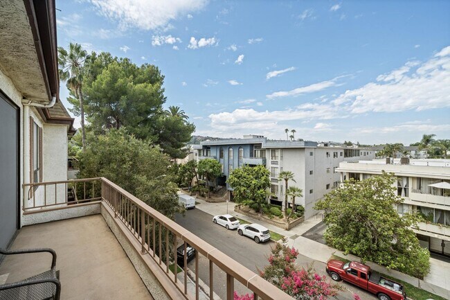 Foto del edificio - 4454 Ventura Canyon Ave